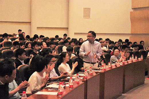 上A黄金甲签约东华大学，“讲授实际基地”揭牌典礼隆沉进行