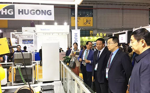 河南省鹤壁市市长莅临GA黄金甲意大利CEA展位 河南省鹤壁市市长莅临GA黄金甲意大利CEA展位