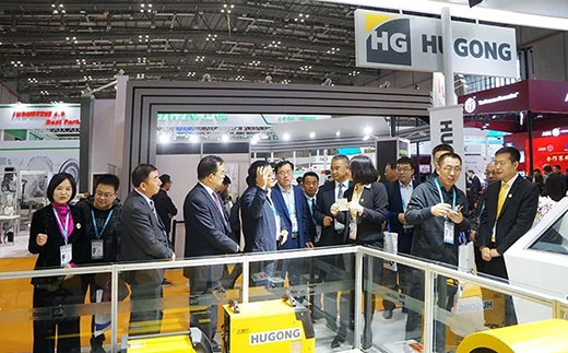 甘肃省天水市常务副市长莅临GA黄金甲意大利CEA展位 甘肃省天水市常务副市长莅临GA黄金甲意大利CEA展位